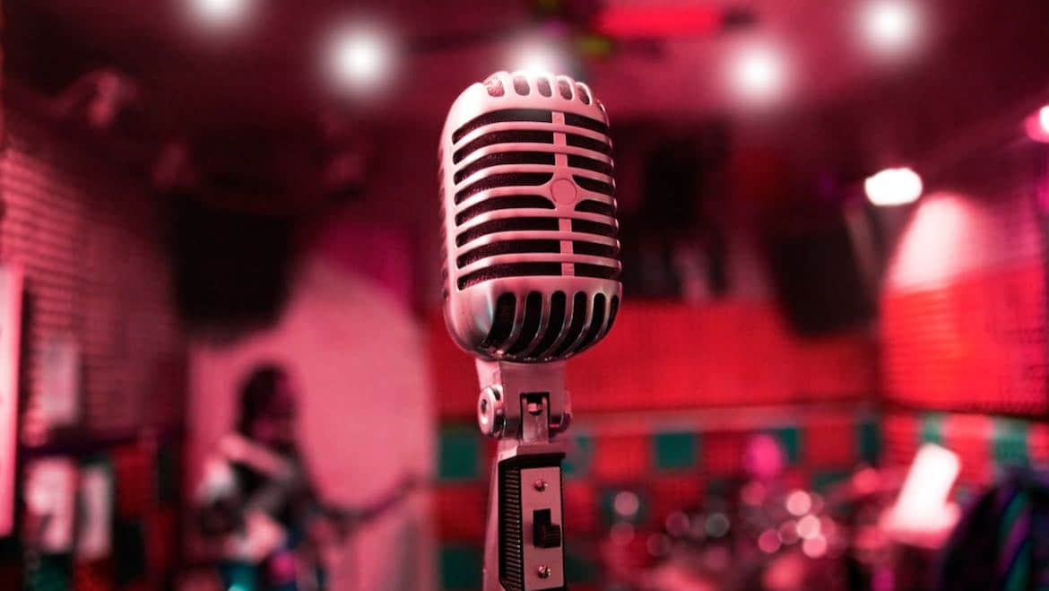https://tangerangmaju.com/uploads/images/newsimages/maannewsimage23102021_123028_mic_in_studio.jpeg